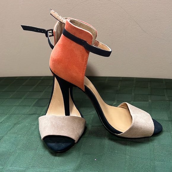 Zara size 38 color-block open toe/closed back heels - Picture 2 of 9